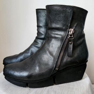 Women’s Metallic Black Ankle Boots with Side Zip